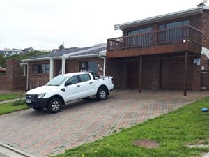 3 Bed House in Dana Bay