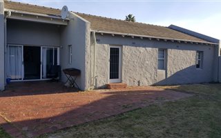 3 Bedroom House in Edgemead