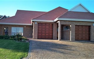 3 Bedroom House in Hersham
