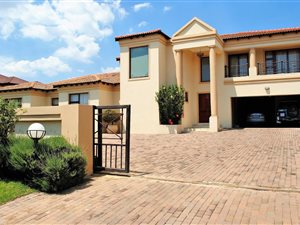 6 Bed House in Summerset
