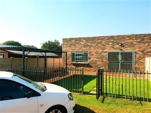 2 Bed Apartment in Kameeldrift East