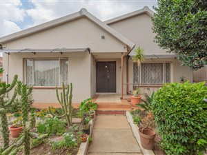 3 Bed House in Regents Park