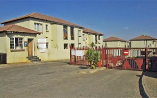 2 Bedroom Townhouse in Elspark