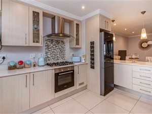 2 Bed Apartment in Bryanston