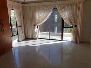 4 Bed House in Aspen Hills