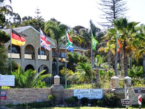 11 Bed House in Paradise