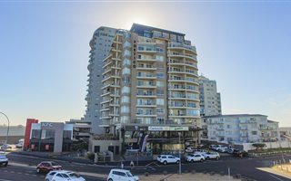 2 Bedroom Apartment in Bloubergstrand