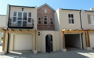 3 Bedroom House in Onder Papegaaiberg
