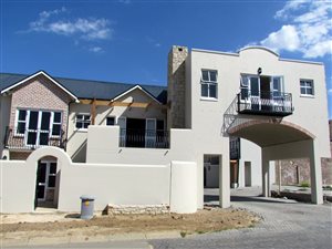 3 Bed House in Onder Papegaaiberg