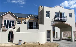 3 Bedroom House in Onder Papegaaiberg