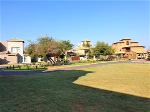 615 m² Land available in Melodie