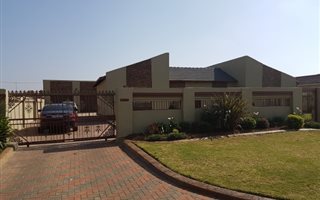3 Bedroom House in Geluksdal