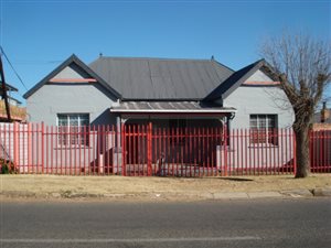 2 Bed House in Roodepoort Central