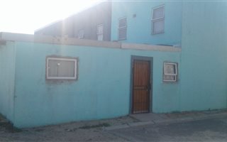 4 Bedroom House in Malibu Village