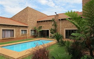 2 m² Farm in Heatherdale AH