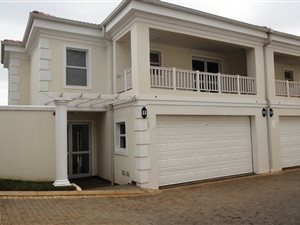 4 Bed Duplex in La Lucia