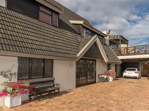5 Bed House in Zeekoevlei