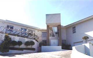 3 Bedroom House in Robberg Ridge
