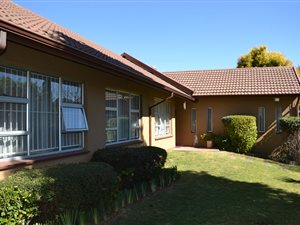 3 Bed House in Highway Gardens