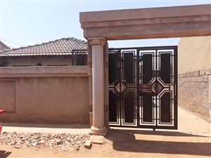 2 Bed House in Tshepisong