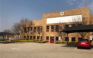 1371 m² Industrial space in Paulshof