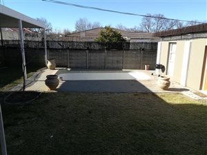 1 Bed Apartment in Kroonheuwel