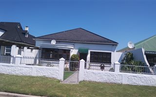 4 Bedroom House in Swartkops