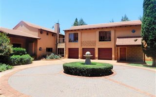 4 Bedroom House in Mooikloof Equestrian Estate