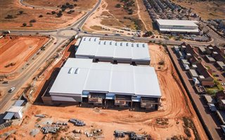 775 m² Industrial space in Louwlardia
