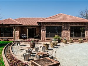 2 Bedroom House in Wilgeboom AH