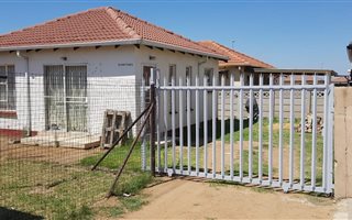 2 Bedroom House in Vanderbijlpark CE3