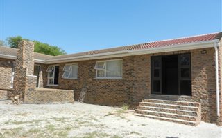 4 Bedroom House in Mikro Park
