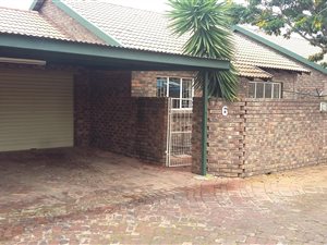 2 Bedroom Townhouse in Doornpoort and surrounds