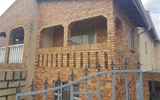 4 Bedroom House in Chatsworth Central