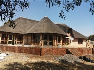 4 Bed House in Kameelfontein and surrounds