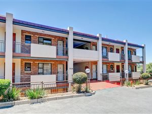 2 Bed Apartment in Bloubosrand