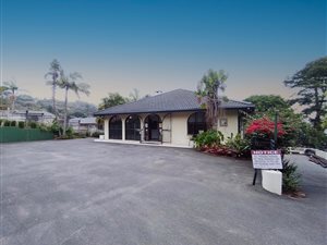 8 Bed House in Cowies Hill Park