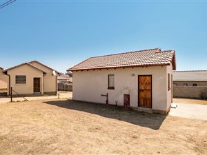 2 Bed House in Bloubosrand
