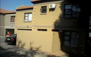 3 Bedroom Townhouse in Ifafi