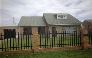 4 Bedroom House in Young Park