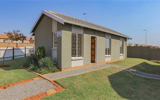 2 Bedroom House in Mahube Valley
