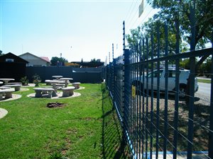 180 m² Commercial space in Meiringspark