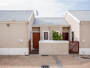 3 Bed Townhouse in Gordons Bay Central