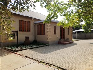 430 m² Commercial space in Park West