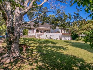 5 Bed House in Hunters Home