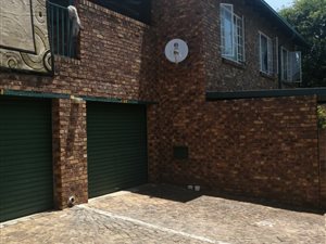 2 Bed Apartment in Rooihuiskraal North