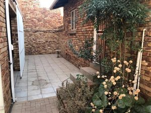 3 Bed Apartment in Zwartkop