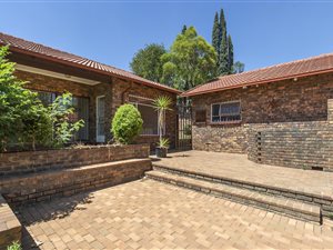 4 Bed House in Edenglen