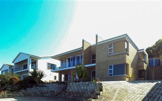 5 Bedroom House in Pienaarstrand