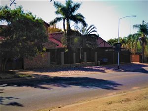 4 Bed House in Montana Park